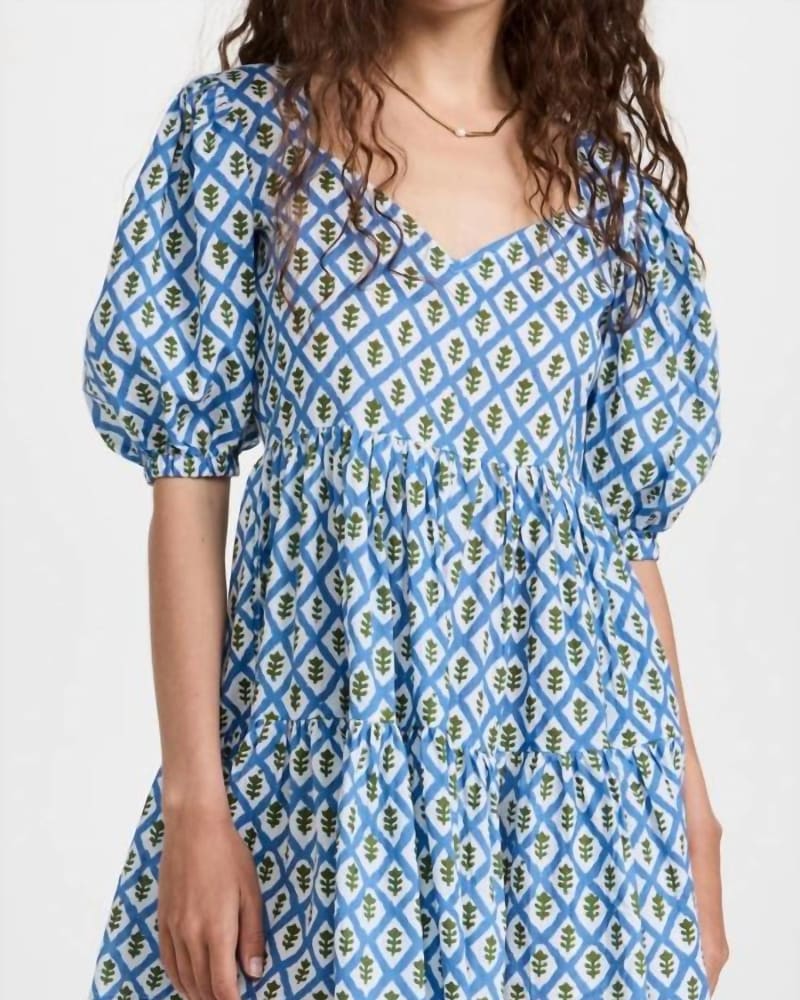 Front of a model wearing a size LARGE Aneli Dress In Palm Trellis in Palm Trellis by MILLE. | dia_product_style_image_id:351679
